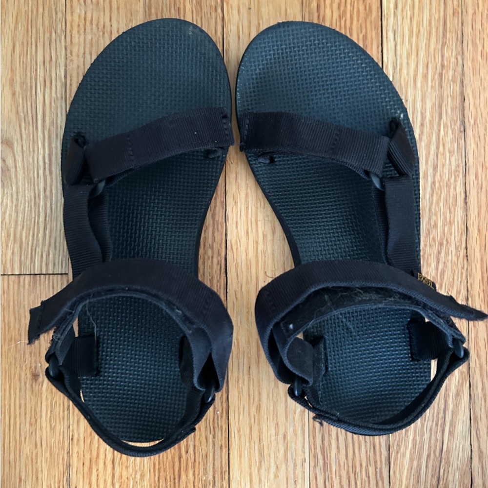 Black Tevas 6.5